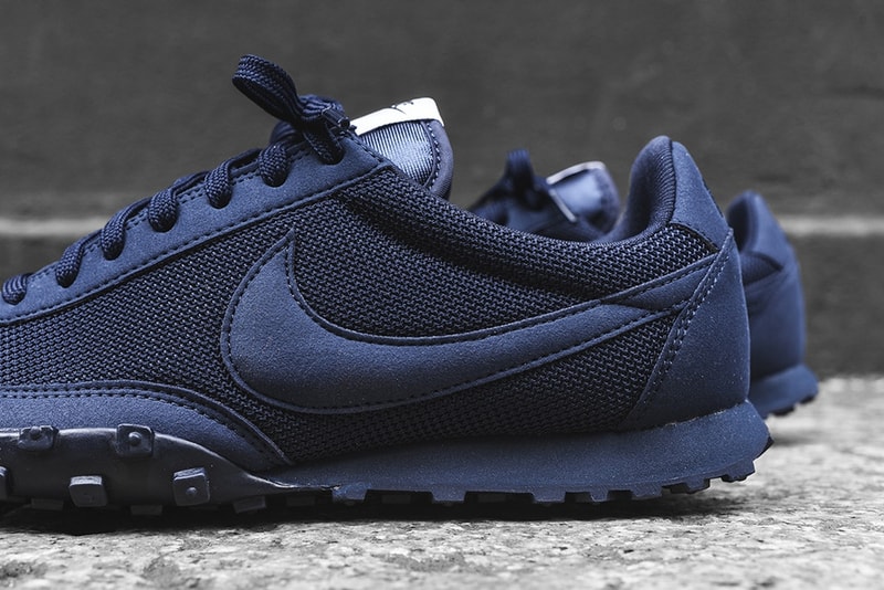 一色尚存 - Nike 推出全海軍藍色調 Waffle Racer