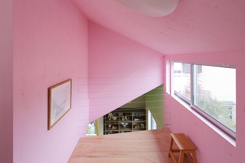 日本 Kochi Architect’s Studio 打造 ANA house 的七色室內空間