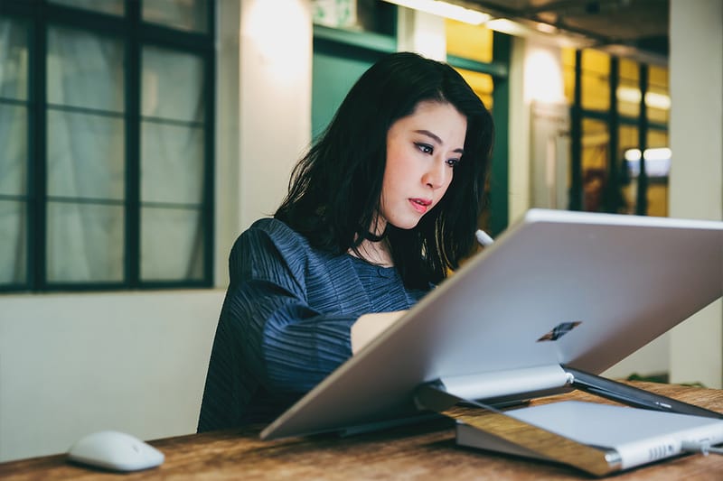 HYPEBEAST 專訪－漫畫家門小雷分享 Microsoft Surface Studio 使用心得