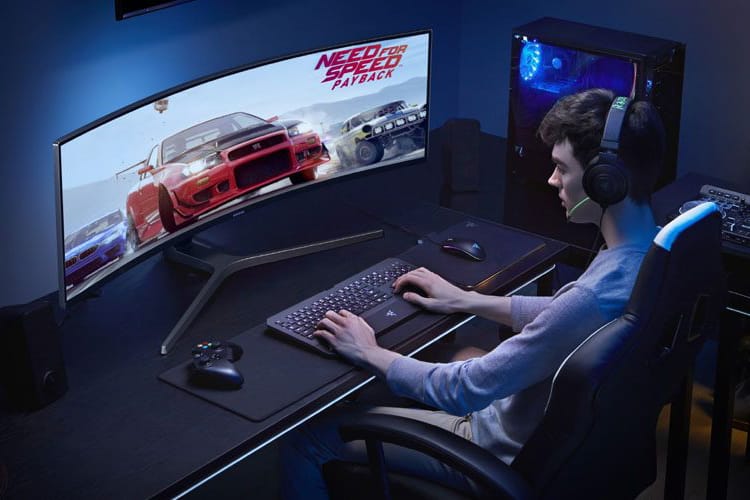 視覺享受 - Samsung 帶來超寬闊孤形彎曲顯示屏幕