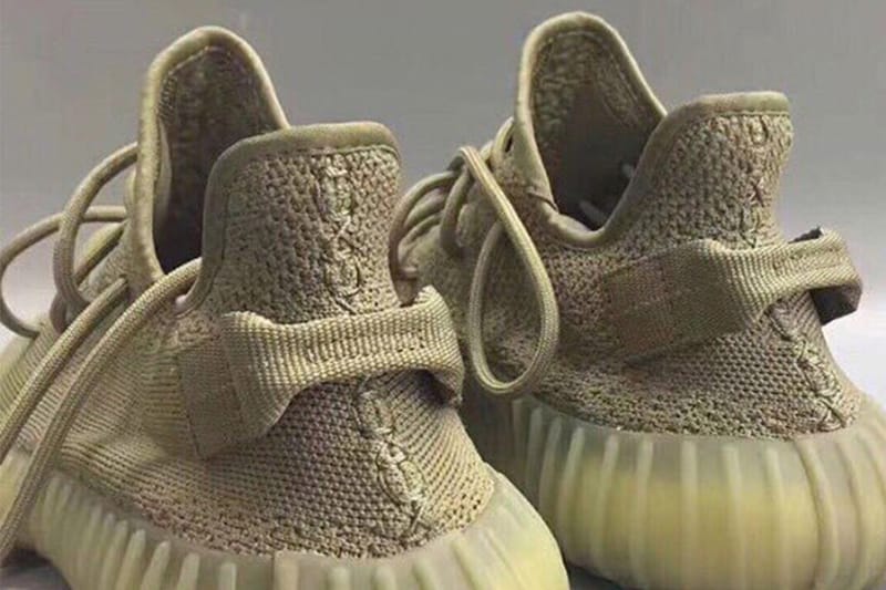 發售在即？！YEEZY BOOST 350 V2「Dark Green」更多實物近賞圖流出！