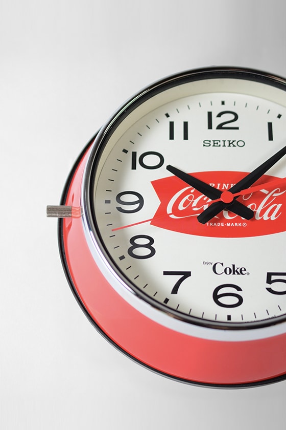 Seiko x Coca-Cola 源自 1960 年代靈感的復刻掛牆時鐘