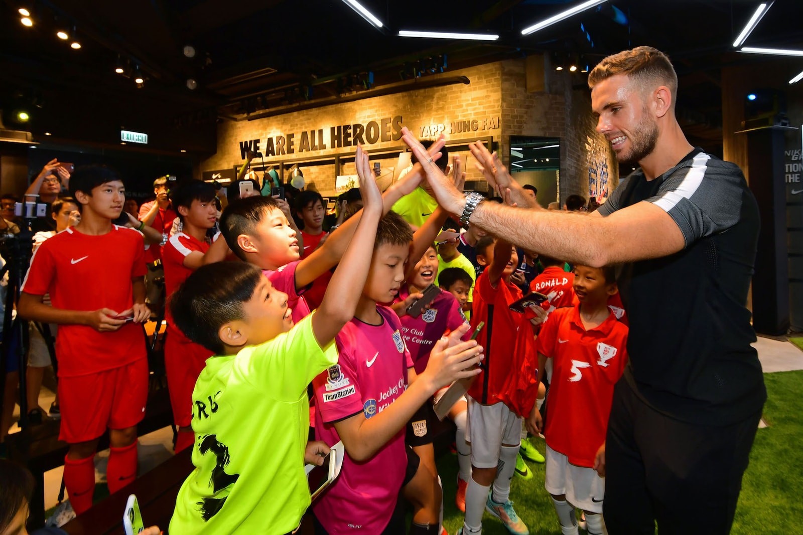 Nike Football 旗下利物浦球星 Jordan Henderson 向年輕球員分享奮鬥故事