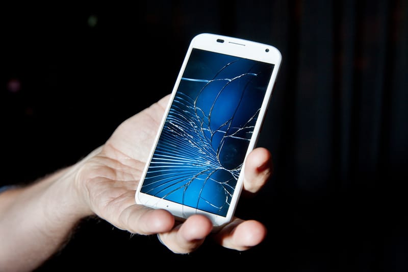 期待！Motorola 新專利揭示全新手機屏幕「自我修復」技術