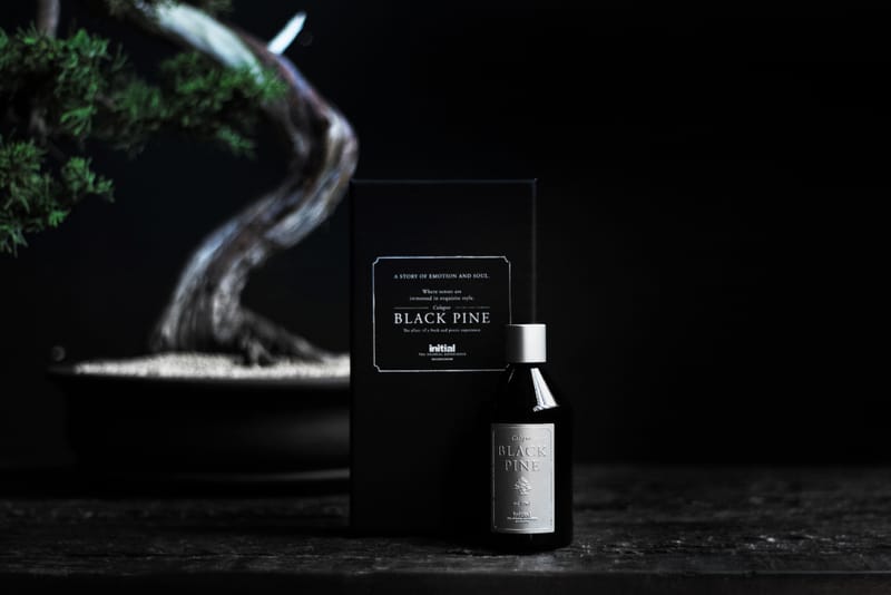 initial 推出首款男士香水 Black Pine 展現魅力