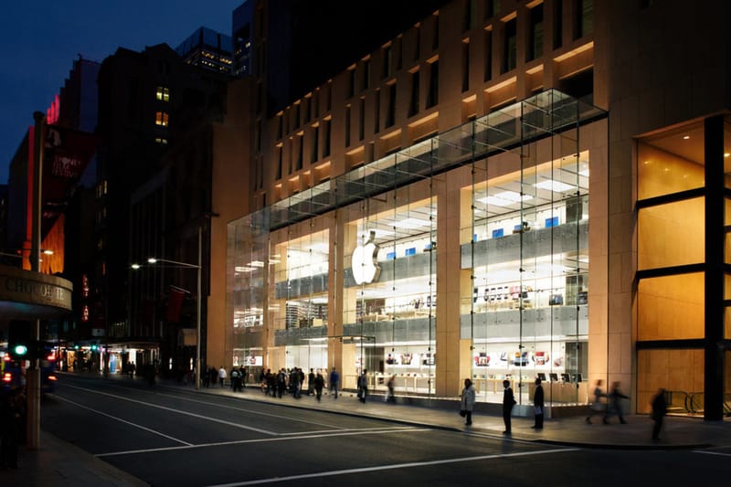 發佈前夕－已有忠實「果粉」駐足 Apple Store 門外等候購買新 iPhone X