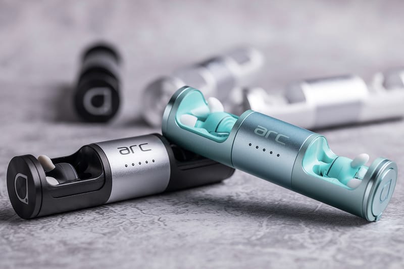 20 小時超長續航－ARC 科幻感無線耳機