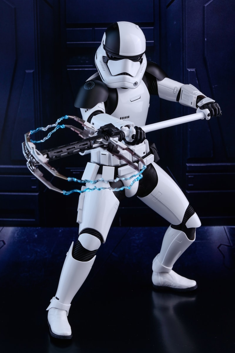 Toys"R"Us 獨佔 Hot Toys《星球大戰: 最後的絕地武士》Executioner Trooper 1:6 比例珍藏人偶