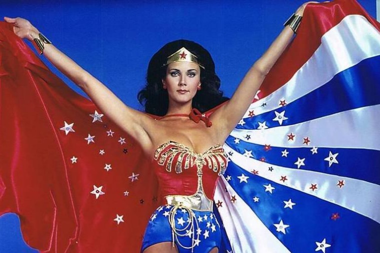 初代 Wonder Woman 的逆襲！Lynda Carter 希望 James Cameron 停止對 Gal Gadot 的批評