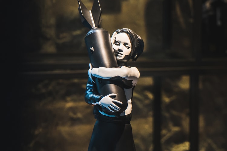 Medicom Toy x Brandalism x Banksy 全新「Bomb Hugger」雕塑上架