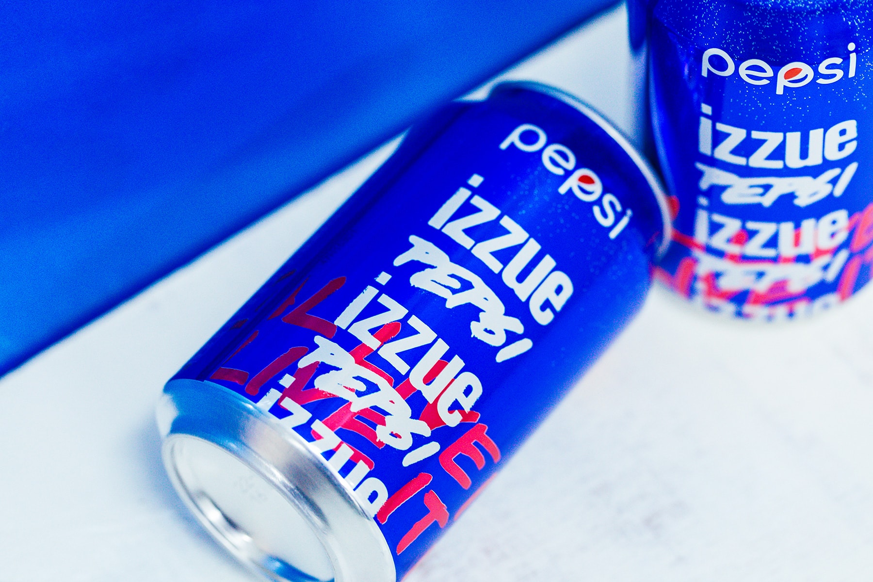 Pepsi x izzue 聯乘推出別注設計汽水罐