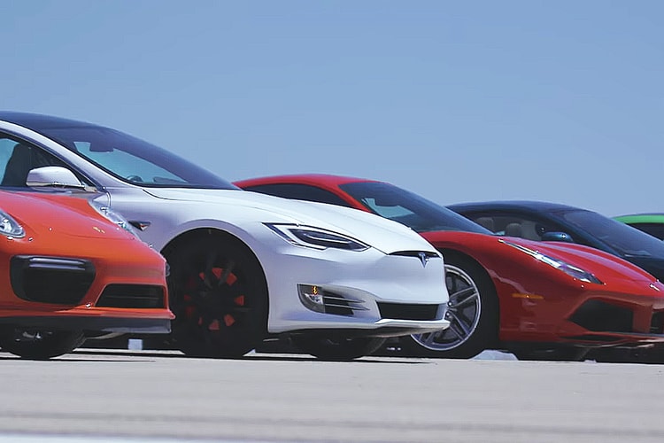 Ferrari、McLaren、Tesla 等 12 部超跑挑戰直路加速賽!誰是最速皇者?