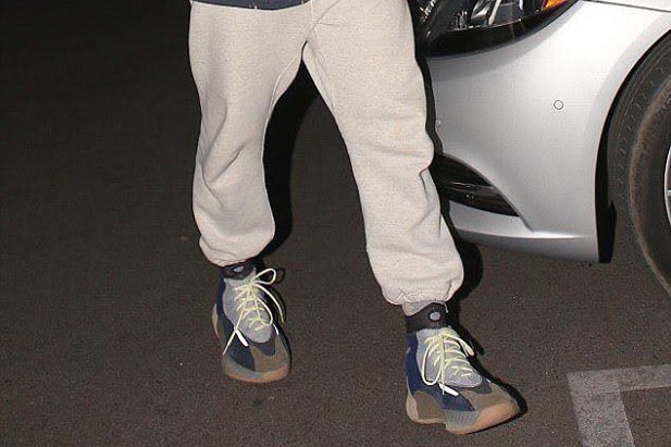 籃球鞋設定 - Kanye West 本人首次着用未公開 YEEZY 鞋款