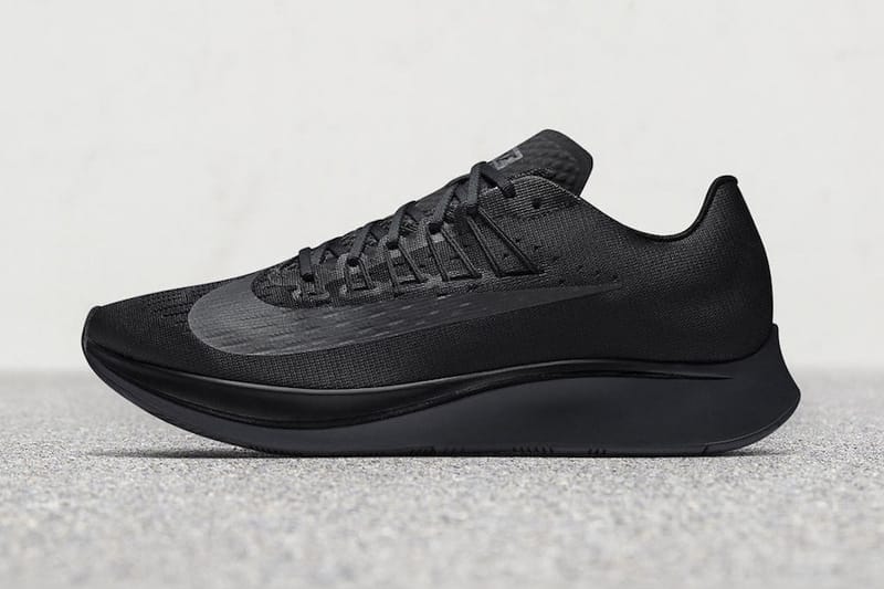 Nike Zoom Fly 全新「Triple Black」配色即將上架