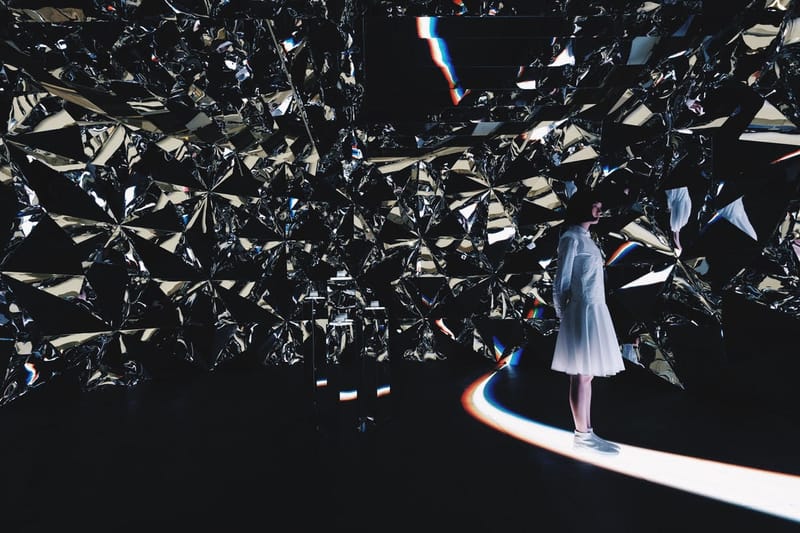 新媒體藝術團隊 XEX 帶來 Prismverse 裝置－模疑置身鑽石內的體驗