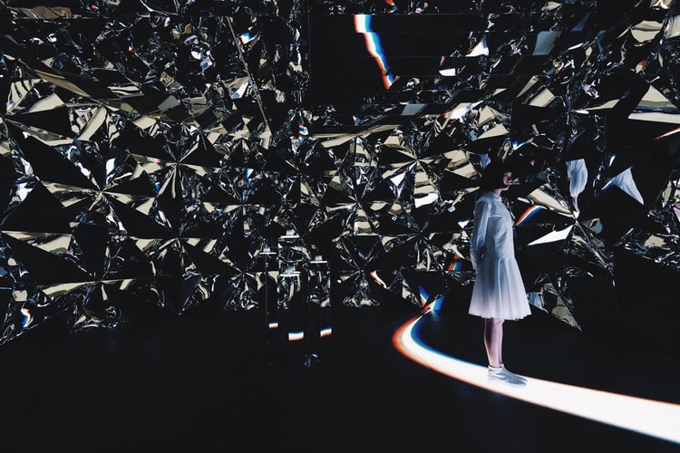 新媒體藝術團隊 XEX 帶來 Prismverse 裝置-模疑置身鑽石內的體驗