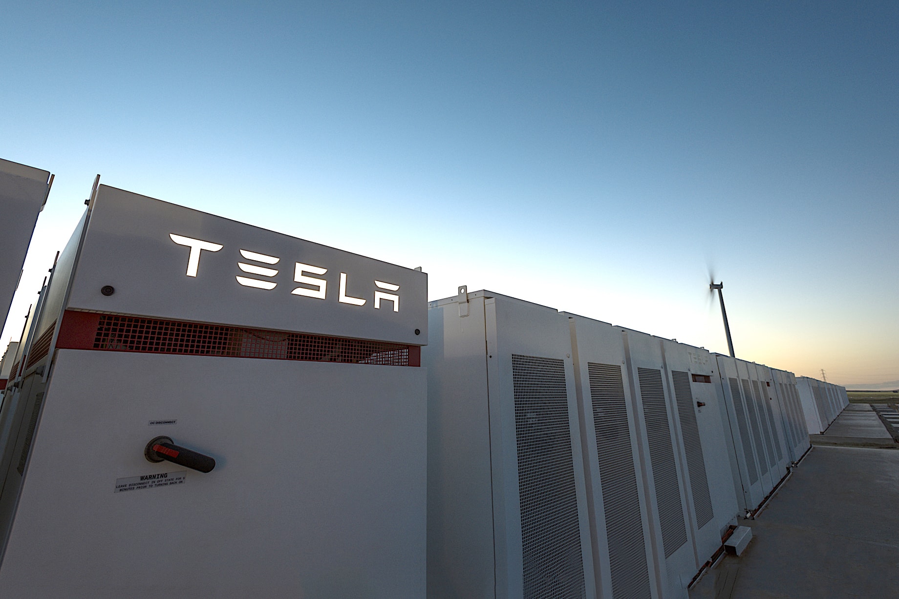 百天奇蹟 - Tesla 於澳洲建成「全球最大锂離子電池」