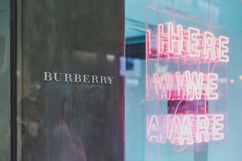 走進 BURBERRY「Here We Are」現場，參與一趟結合時尚、攝影與音樂的藝術之旅