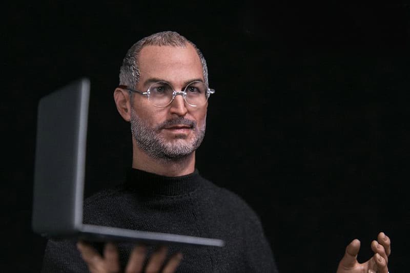 放在家供奉－官方授權超像真 Steve Jobs Figure