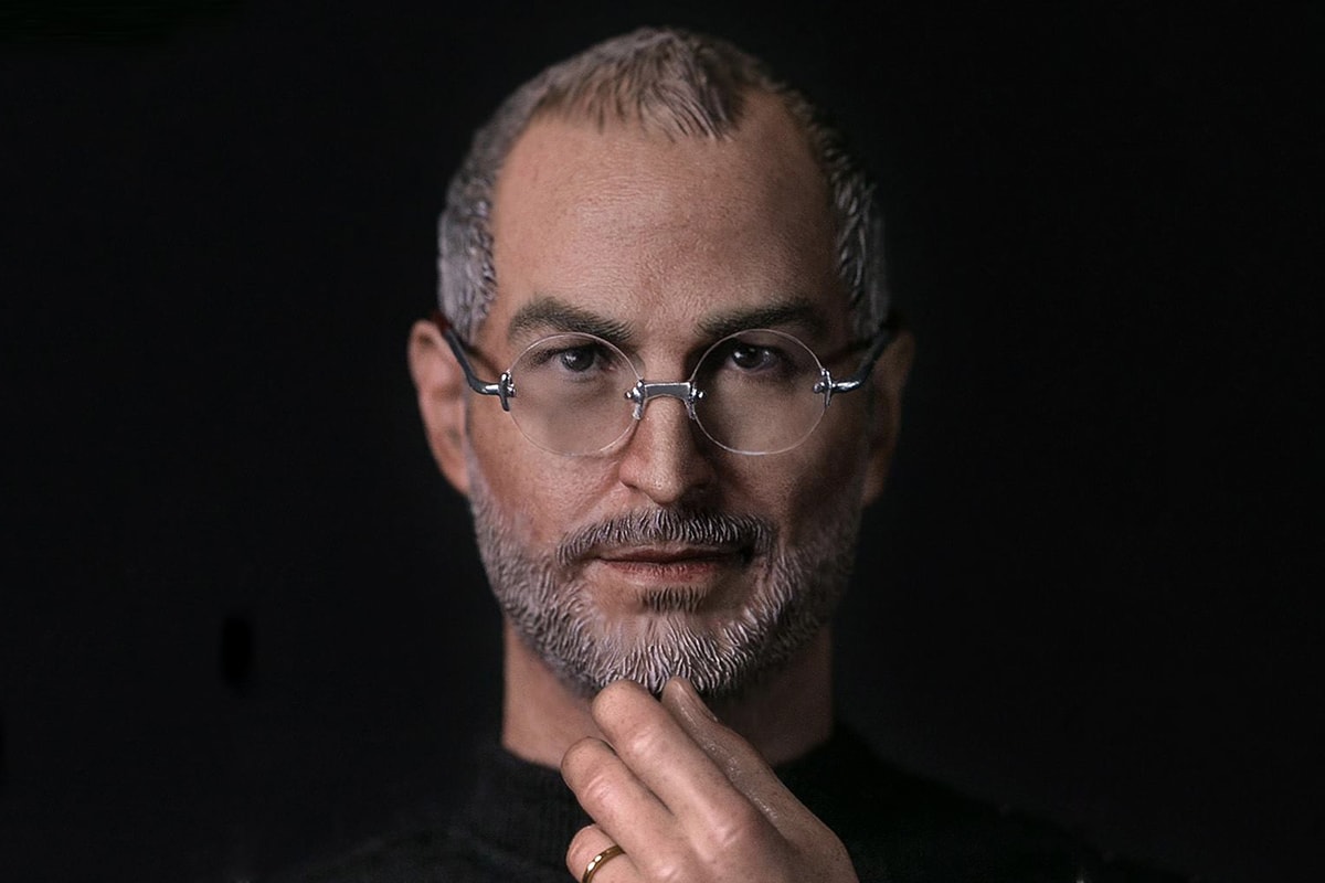 放在家供奉－官方授權超像真 Steve Jobs Figure