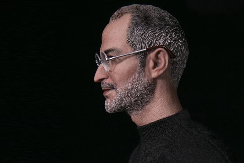 放在家供奉－官方授權超像真 Steve Jobs Figure