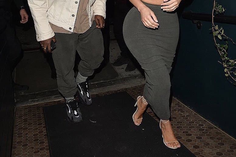 浪潮持續 - Kanye West 再被發現穿上新配色的 YEEZY Wave Runner 700