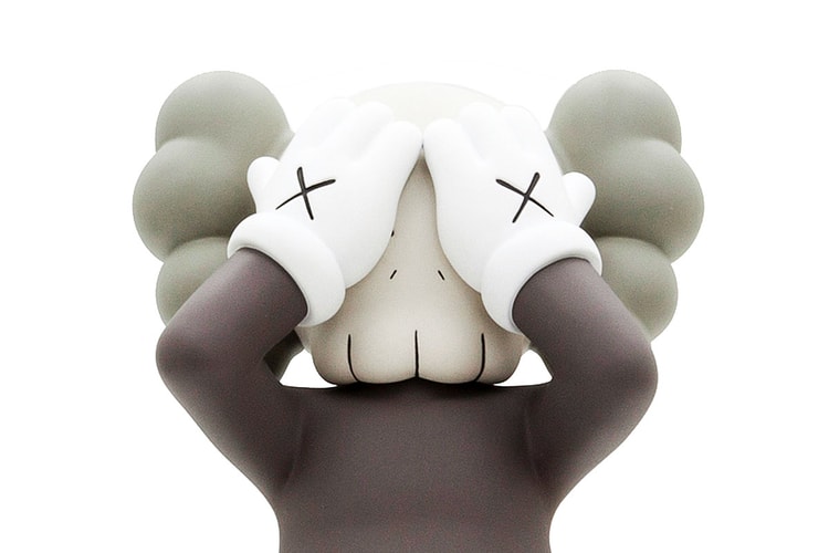KAWS「At This Time」Companion 銅像目前正在拍賣當中