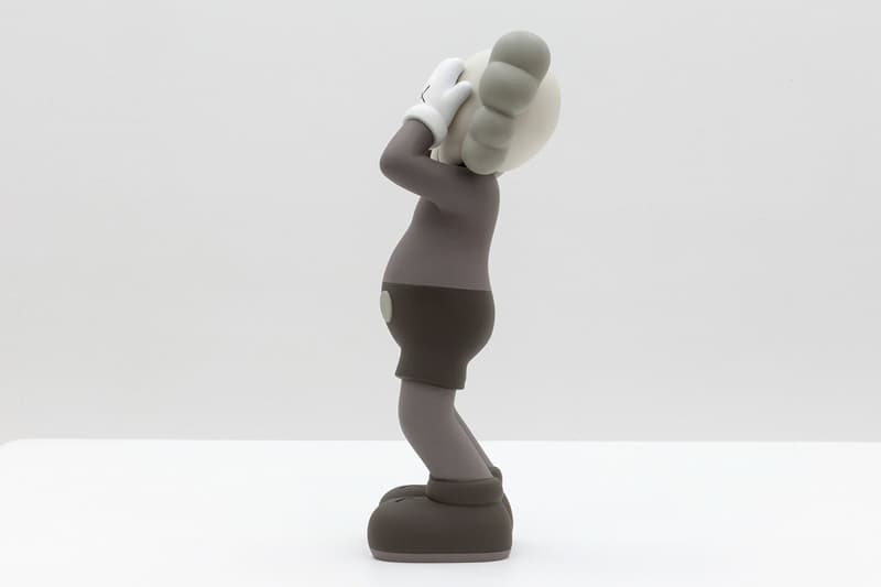 KAWS「At This Time」Companion 銅像目前正在拍賣當中