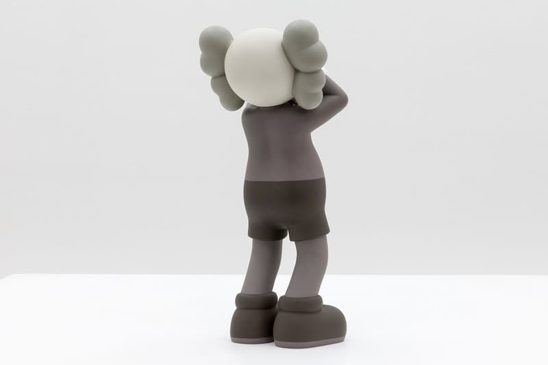 KAWS「At This Time」Companion 銅像目前正在拍賣當中