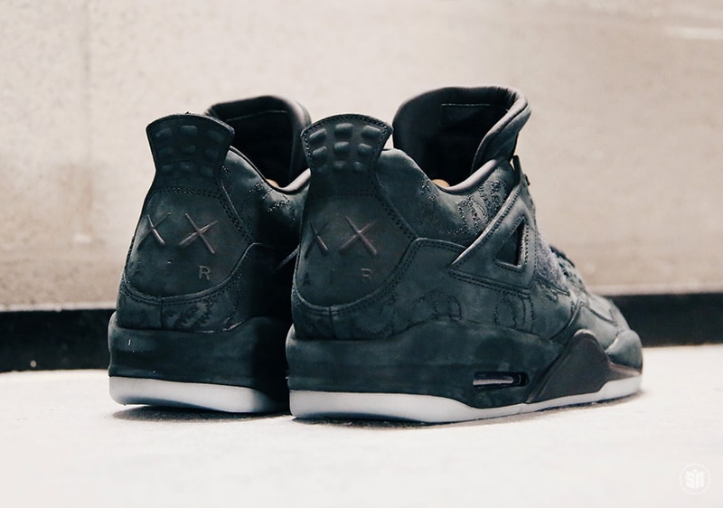 KAWS x Air Jordan 4 黑色版本最新圖輯近覽