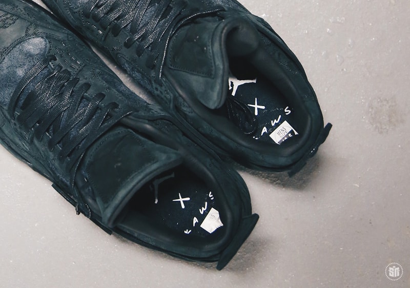 KAWS x Air Jordan 4 黑色版本最新圖輯近覽