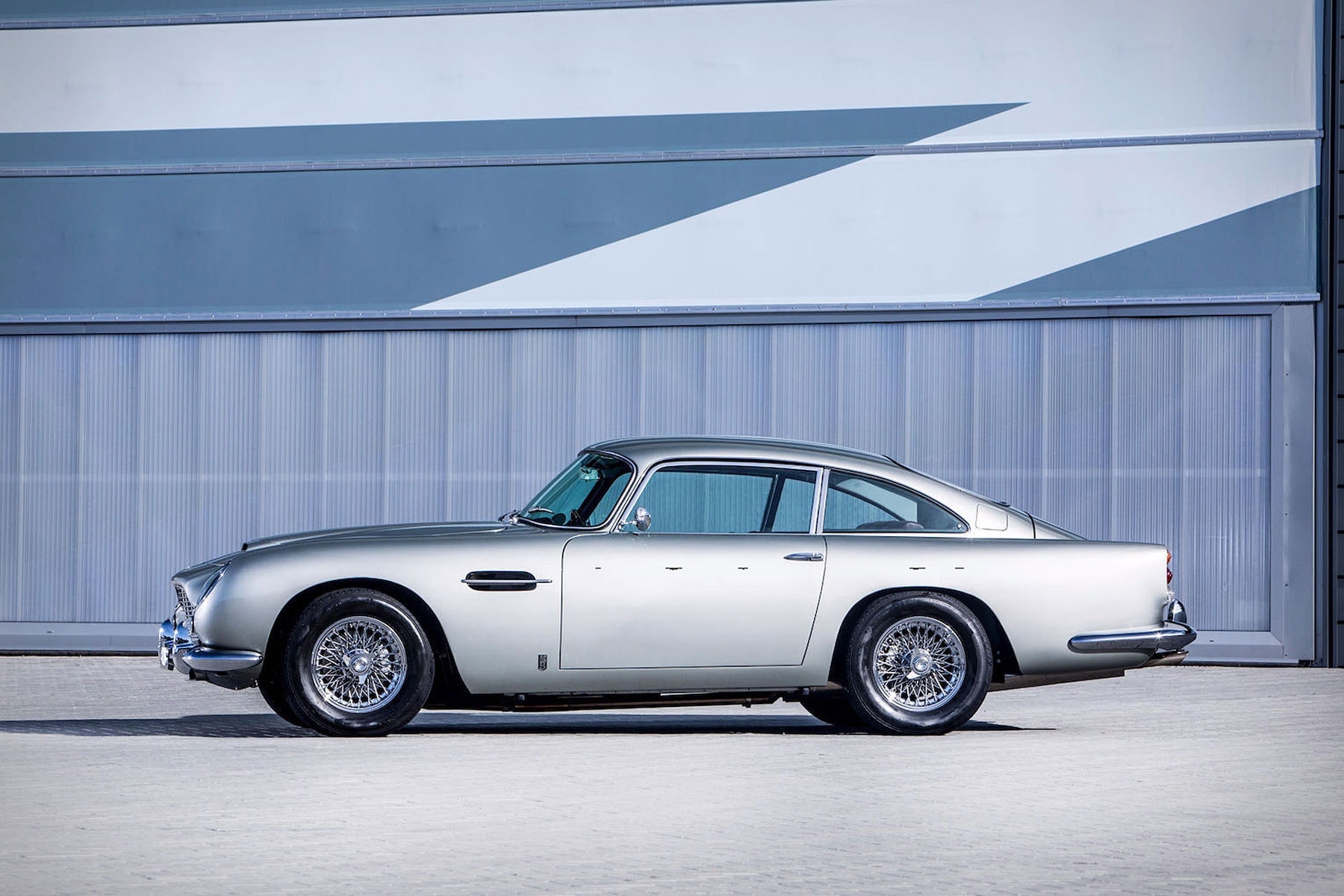 曾屬於 Paul McCartney 的 1964 年式樣 Aston Martin DB5 復古跑車即將拍賣