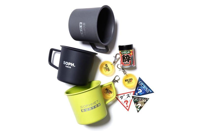SOPHNET. 發佈與 GUESS 及 BURTON 合作的 18 周年別注聯名小物