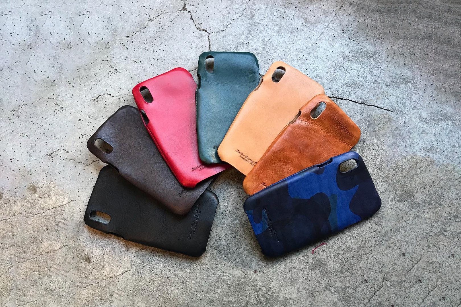 引頸以待 - Leather Factory Roberu 釋出 iPhone X 專屬皮革保護套