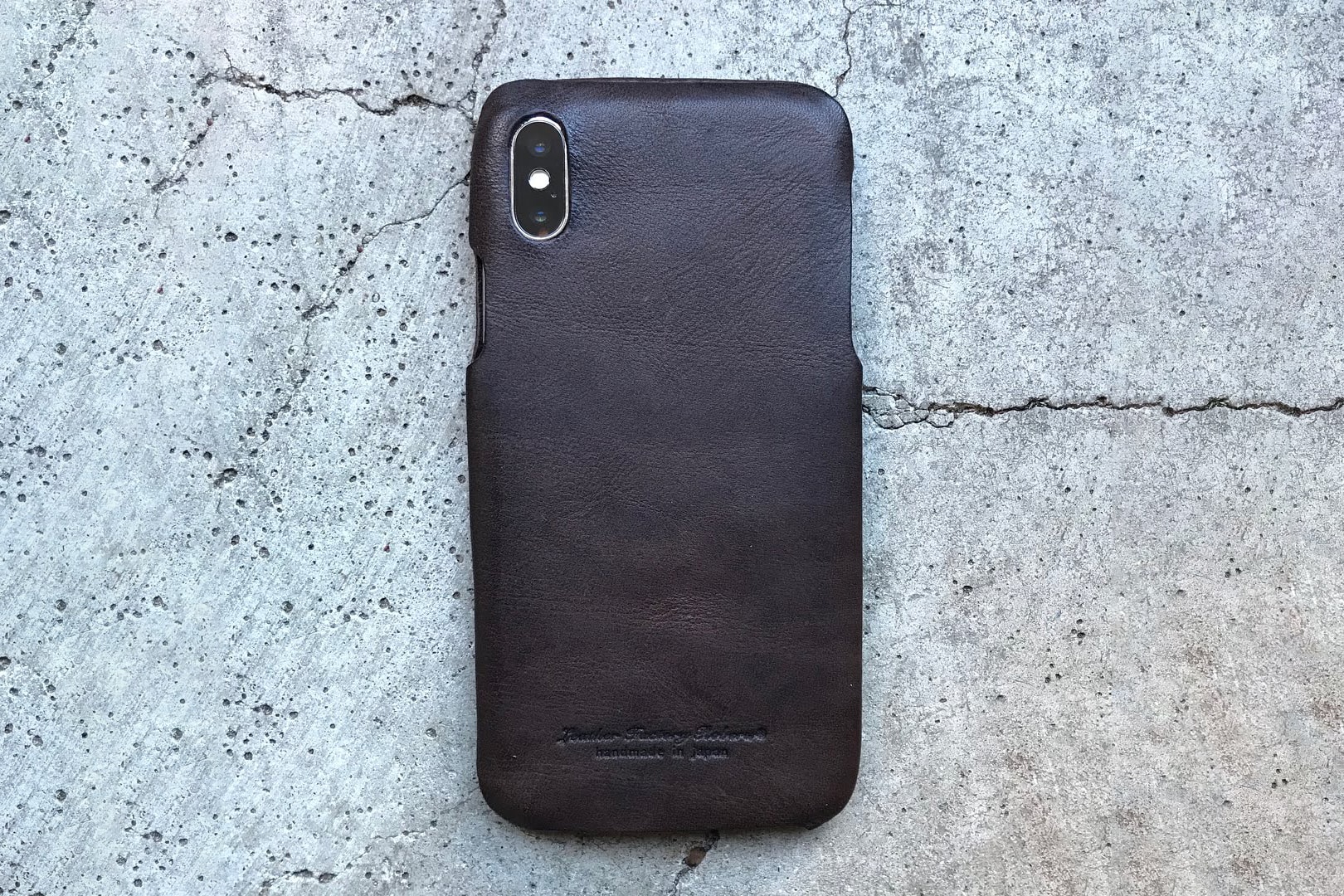 引頸以待 - Leather Factory Roberu 釋出 iPhone X 專屬皮革保護套