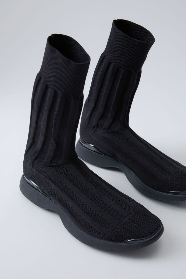 Acne Studios 全新 Sock Sneaker 系列登場