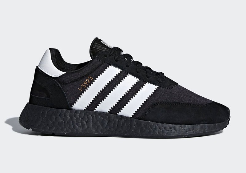 adidas Originals Iniki Runner 帶來黑底白間超經典配色