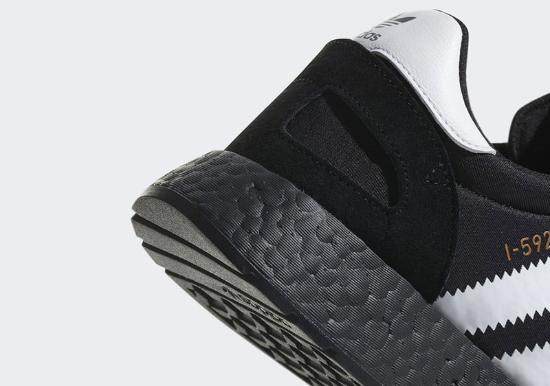 adidas Originals Iniki Runner 帶來黑底白間超經典配色