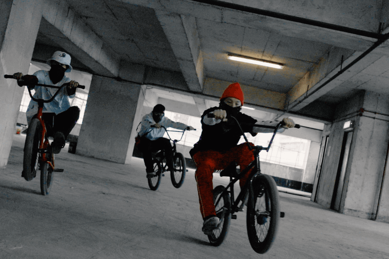 「獨眼」車隊與你以第一視角，進入 BMX 極限單車的冒險世界