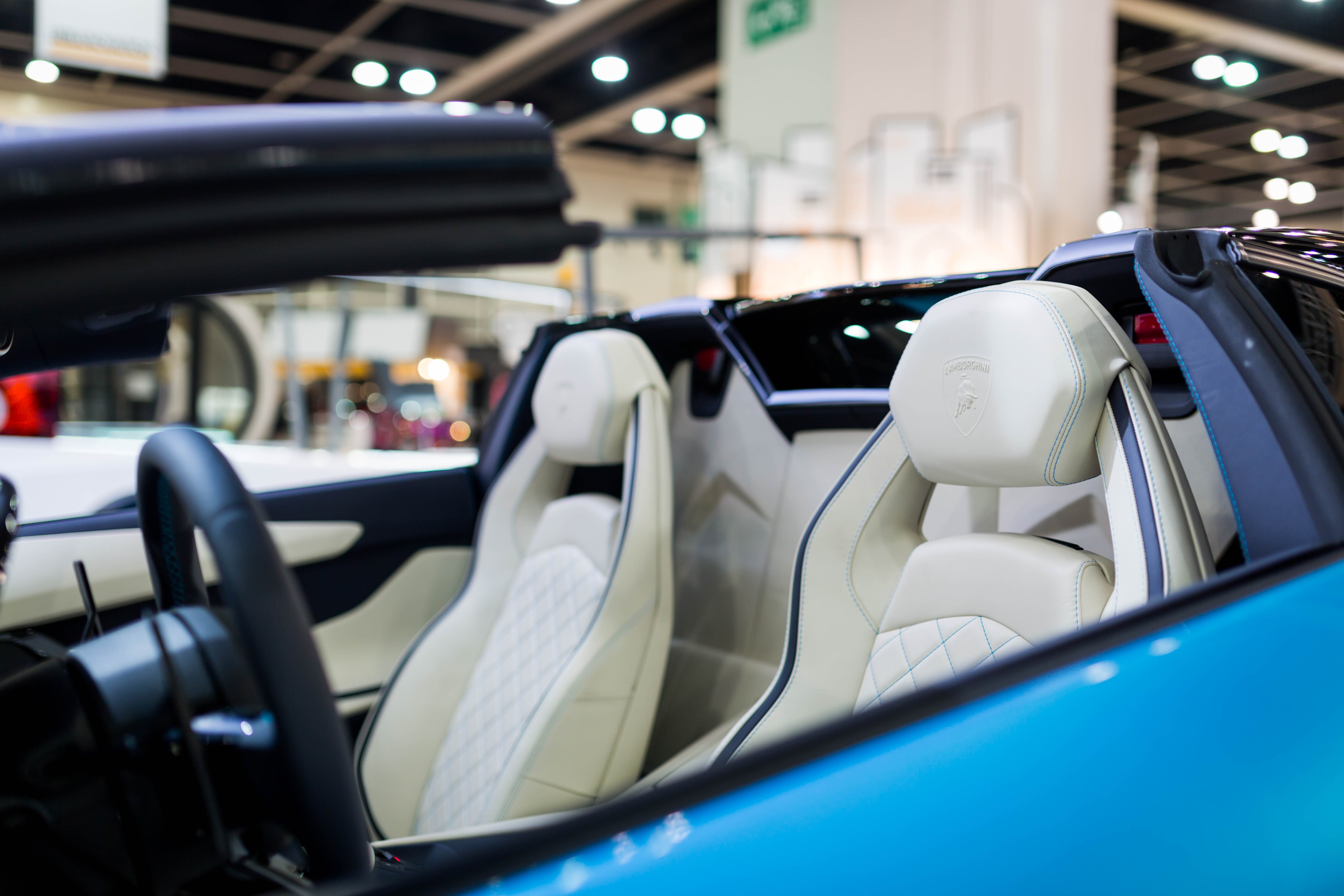 藍蠻狂牛 - 林寶堅尼 Aventador S 開篷版率先於香港展出