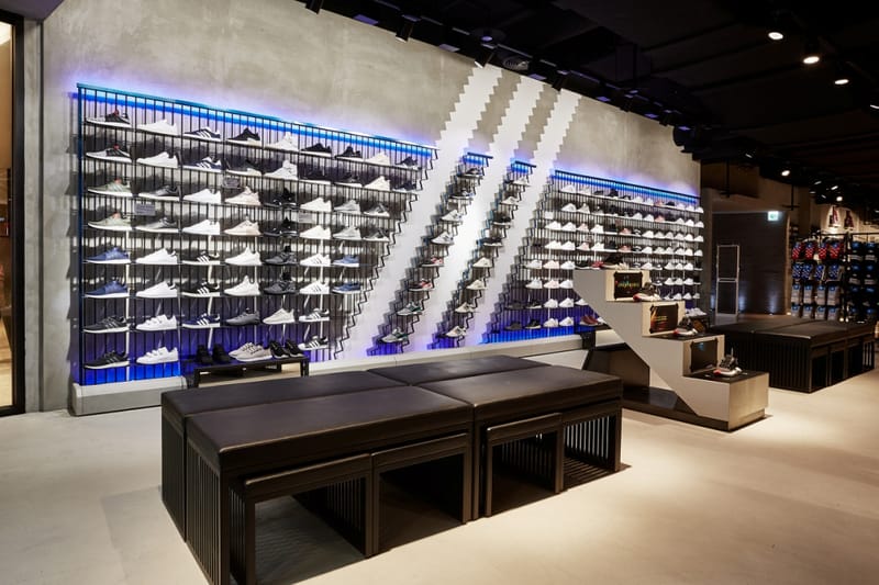 全台唯一 mi adidas 鞋款客製化系統登入 adidas 台北 101 運動時尚門市！