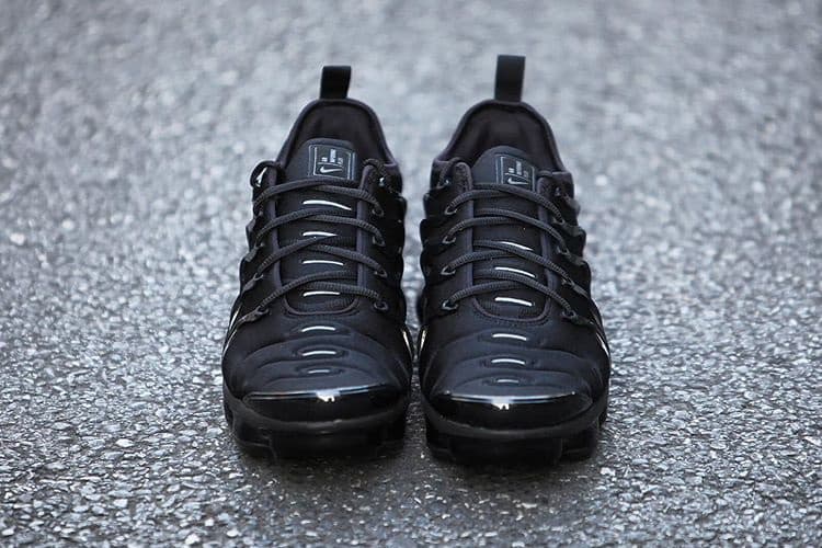 率先近賞 Nike 全新跑鞋 Air VaporMax Plus「Triple Black」