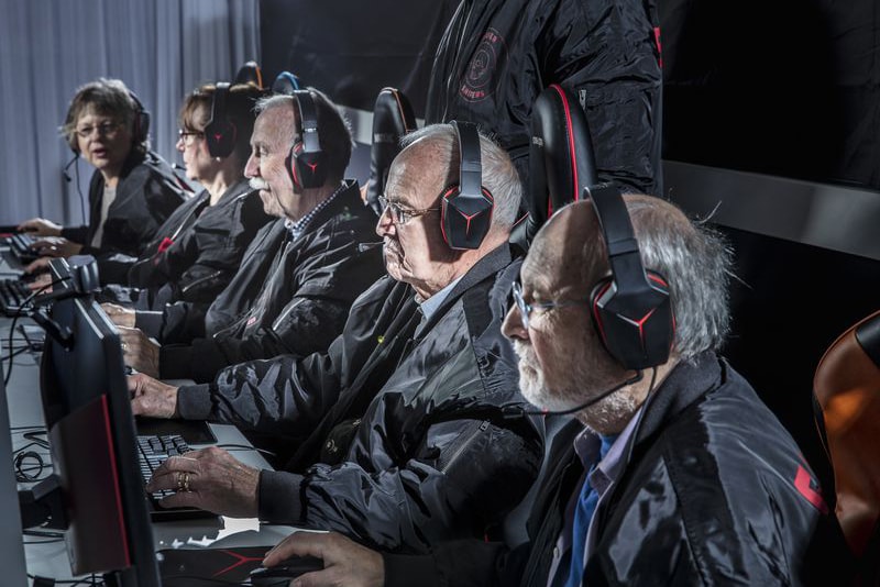 老當益壯 - 年過 60 歲的電競隊伍出戰《Counter Strike》對賽