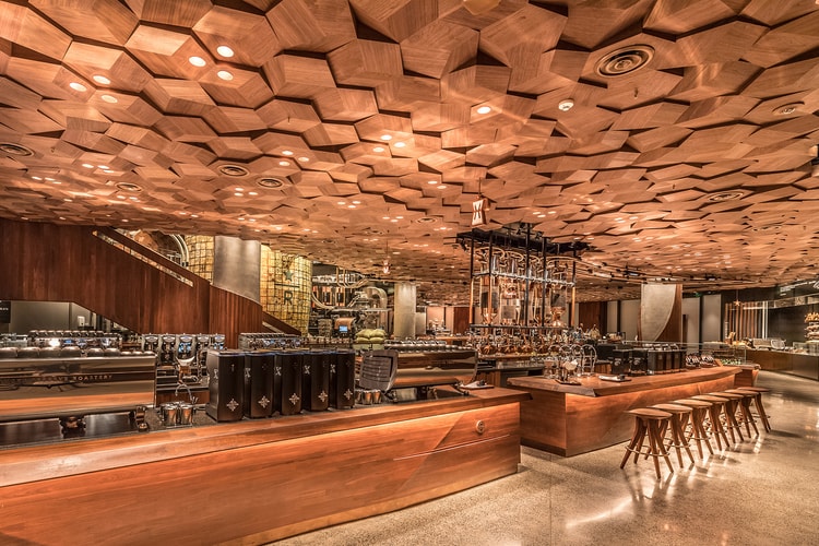 走進 Starbucks 首家海外甄選烘培工坊