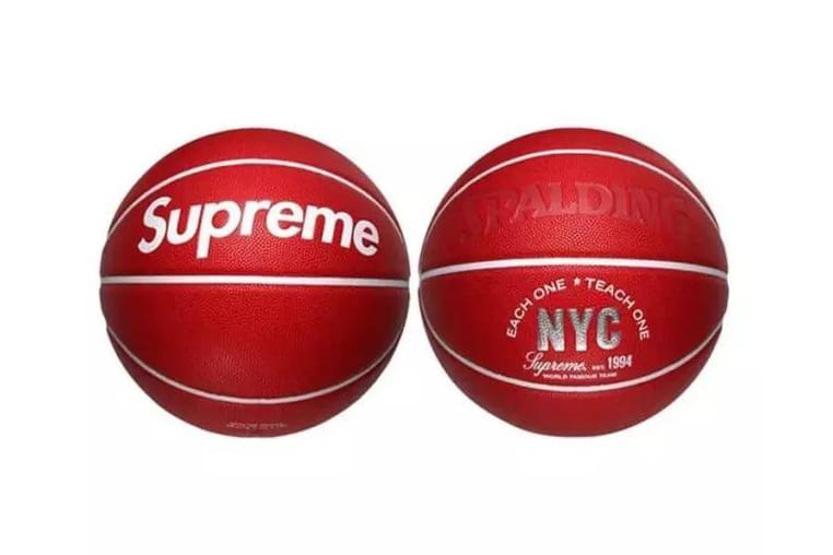 鬼罕の一枚 - 1996 年製的 Supreme x Spalding 籃球叫價 25,000 美元