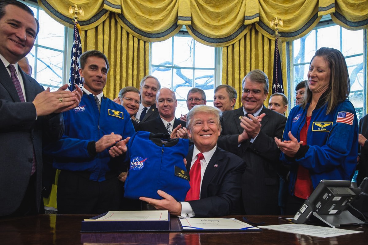 Donald Trump 親自督軍 NASA 重啓登月計畫