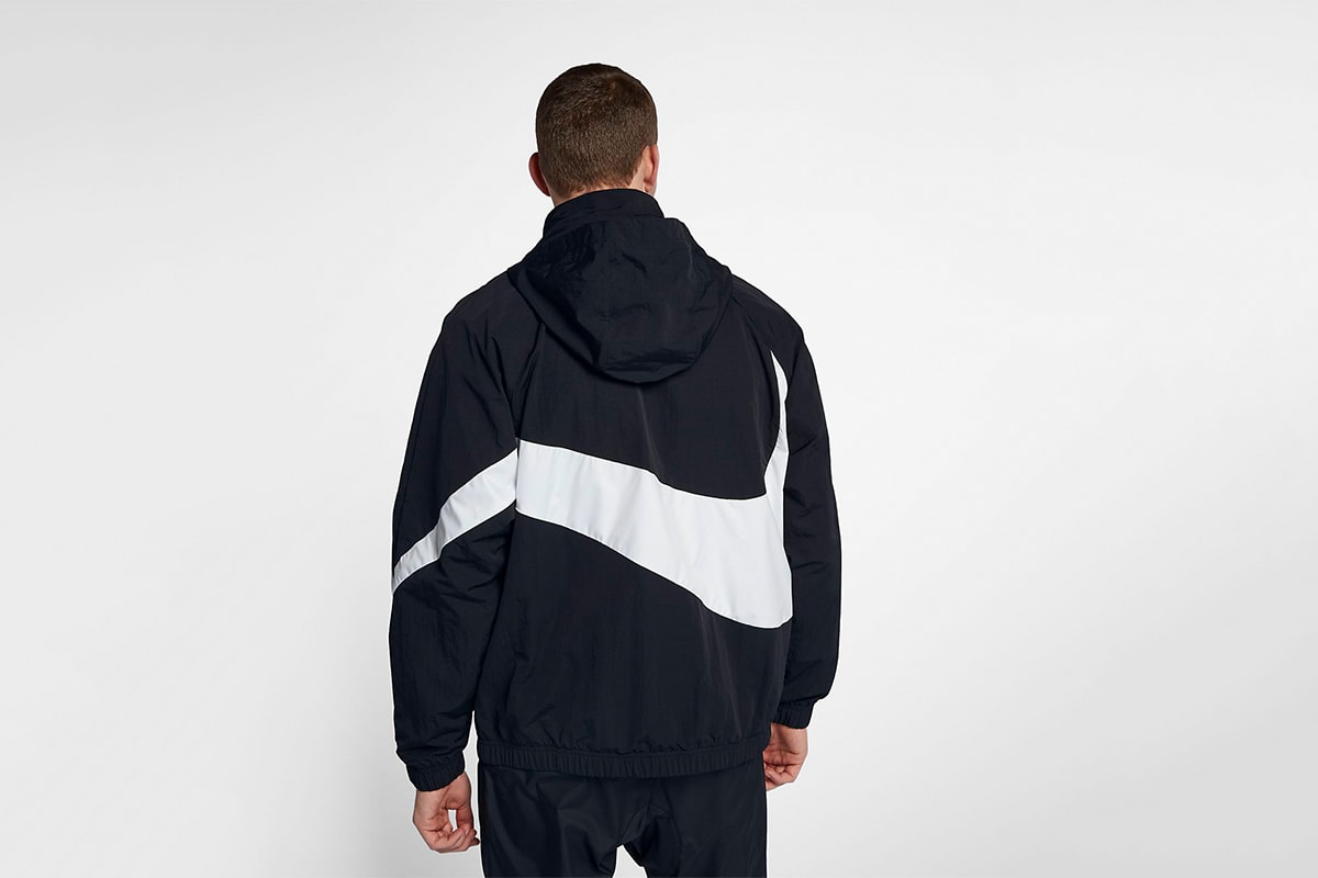 大 Logo 時代－Nike 超巨體 Swoosh Anorak Jacket