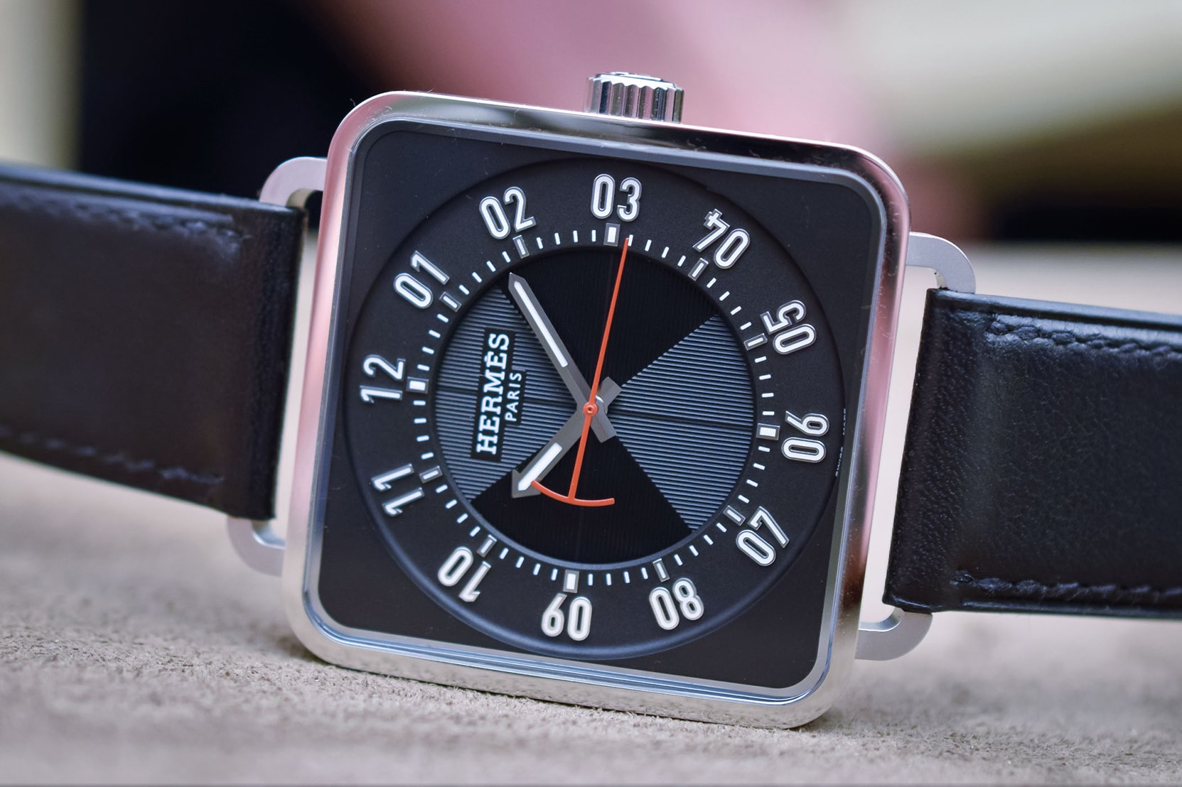 Hermès 推出全新 Carré H 腕錶系列