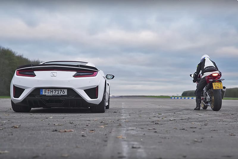 四轆 vs 兩轆－日本國寶級超跑 Honda NSX 與同門電單車霸者 CBR1000RR 之競速對決