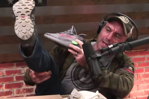 神秘學網台主持 Joe Rogan 首次開箱評論 YEEZY BOOST 350 V2「Beluga 2.0」